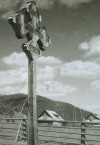 Придорожній дерев’яний хрест на Гуцульщині