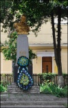 Пам’ятник Т. Шевченку в центрі Кут